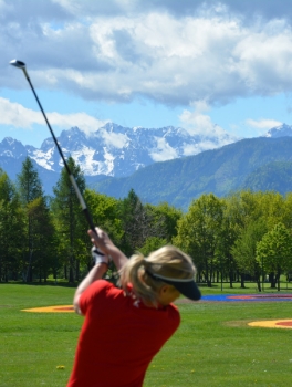 Abschlag am Golfpark Klopeinersee